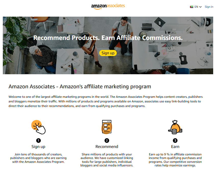 صورة توضيحية لبرنامج أمازون للتسويق بالعمولة، تظهر الخطوات الثلاث للربح: 1. التسجيل في البرنامج، 2. التوصية بالمنتجات، 3. كسب العمولات.