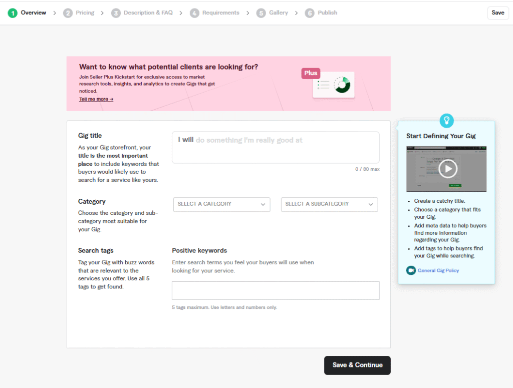 الخطوة الأولى في إنشاء خدمة فايفر (Overview): شاشة إدخال عنوان الخدمة (Gig title)، التصنيف (Category)، والكلمات المفتاحية (Positive keywords).